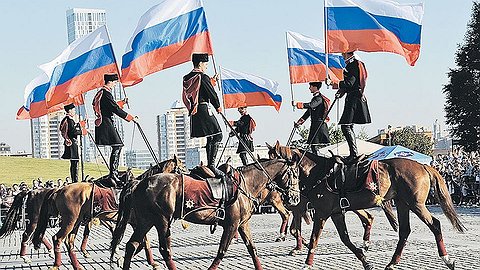 Делили корону, а разбили вдребезги страну