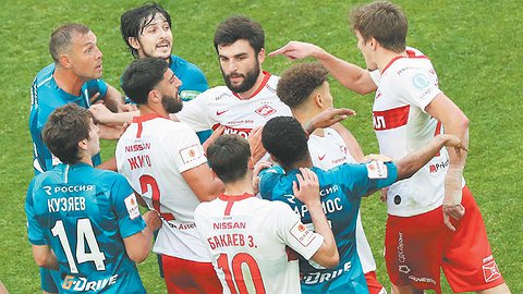 Михаил Боярский: «Пусть «Спартак» бросит «Зениту» еще и трусики с маечкой»